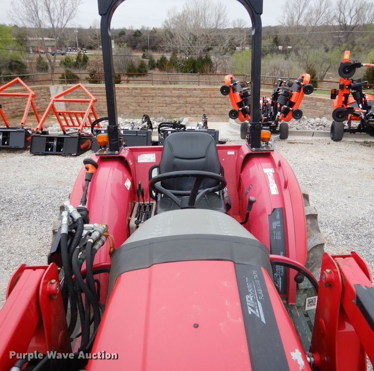 image for item ES9598 2016 Mahindra 2555 MFWD tractor