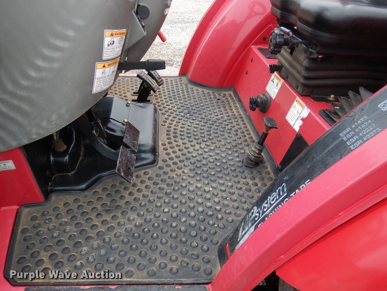 image for item ES9598 2016 Mahindra 2555 MFWD tractor