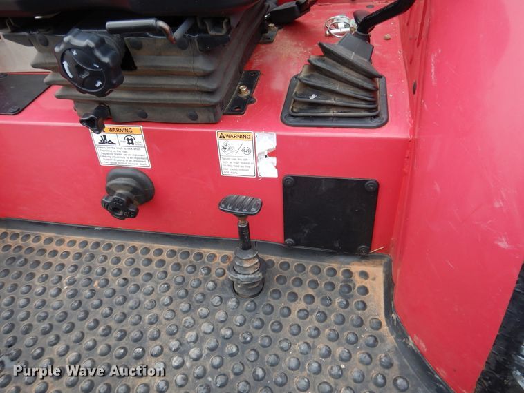 image for item ES9598 2016 Mahindra 2555 MFWD tractor