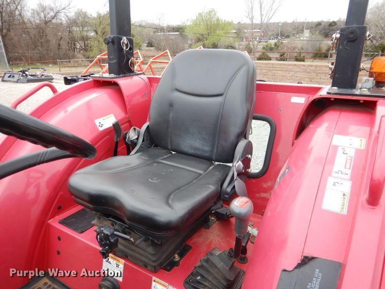 image for item ES9598 2016 Mahindra 2555 MFWD tractor