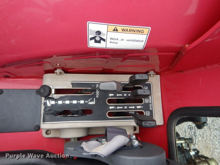 image for item ES9598 2016 Mahindra 2555 MFWD tractor