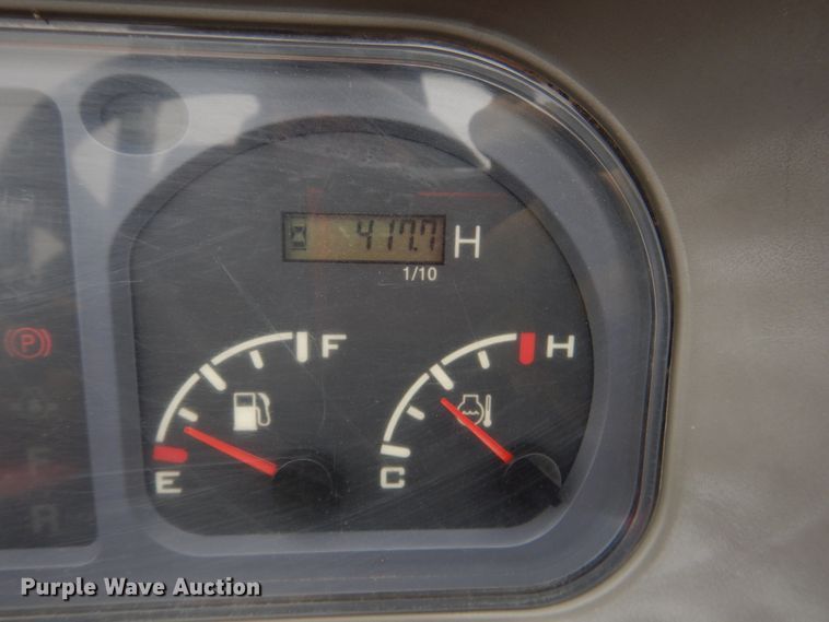 image for item ES9598 2016 Mahindra 2555 MFWD tractor