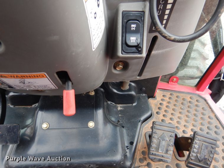 image for item ES9598 2016 Mahindra 2555 MFWD tractor