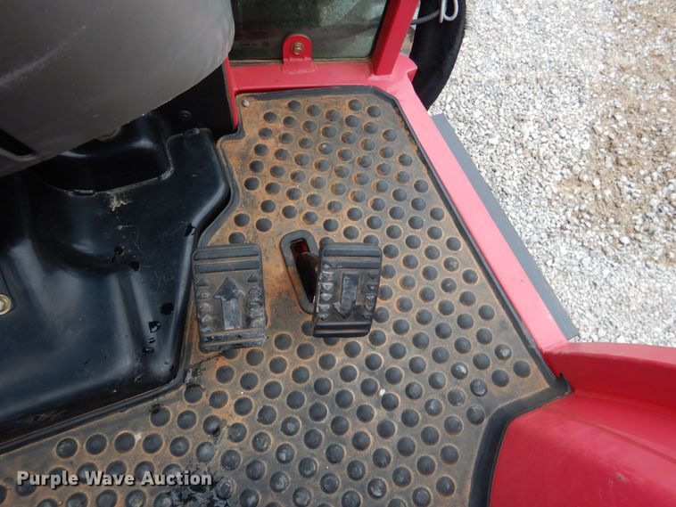 image for item ES9598 2016 Mahindra 2555 MFWD tractor