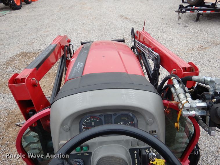 image for item ES9598 2016 Mahindra 2555 MFWD tractor