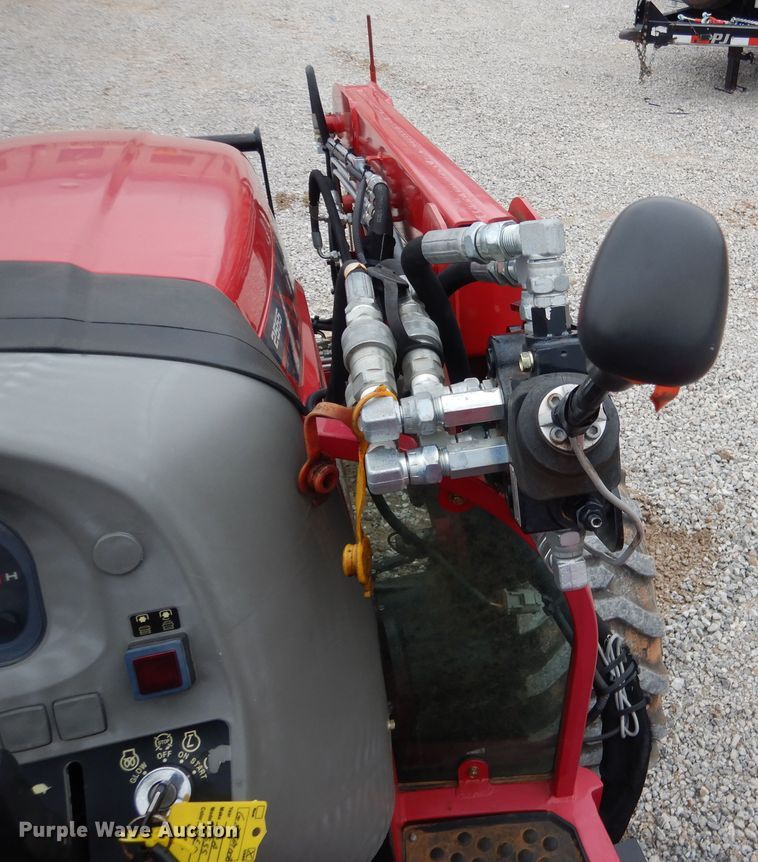 image for item ES9598 2016 Mahindra 2555 MFWD tractor