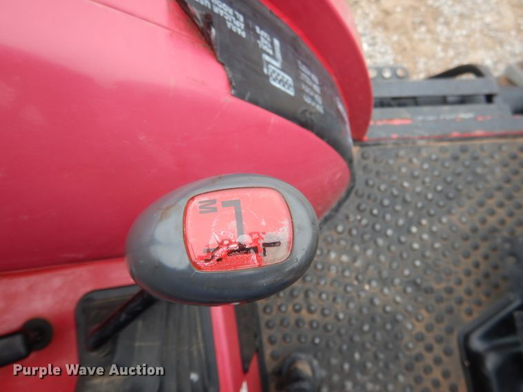 image for item ES9598 2016 Mahindra 2555 MFWD tractor