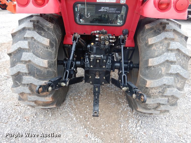 image for item ES9598 2016 Mahindra 2555 MFWD tractor