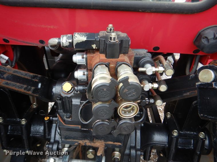 image for item ES9598 2016 Mahindra 2555 MFWD tractor