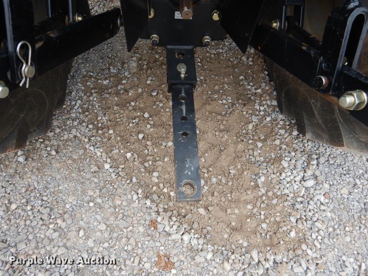 image for item ES9598 2016 Mahindra 2555 MFWD tractor