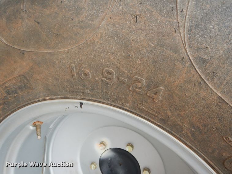 image for item ES9598 2016 Mahindra 2555 MFWD tractor