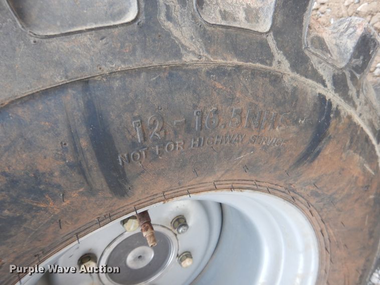 image for item ES9598 2016 Mahindra 2555 MFWD tractor