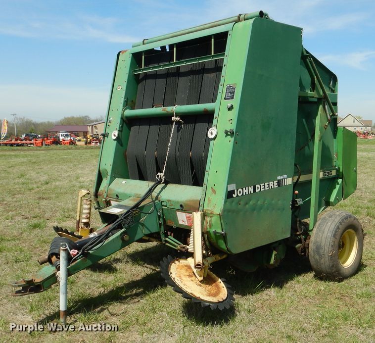 image for item ES9608 John Deere 535 round baler