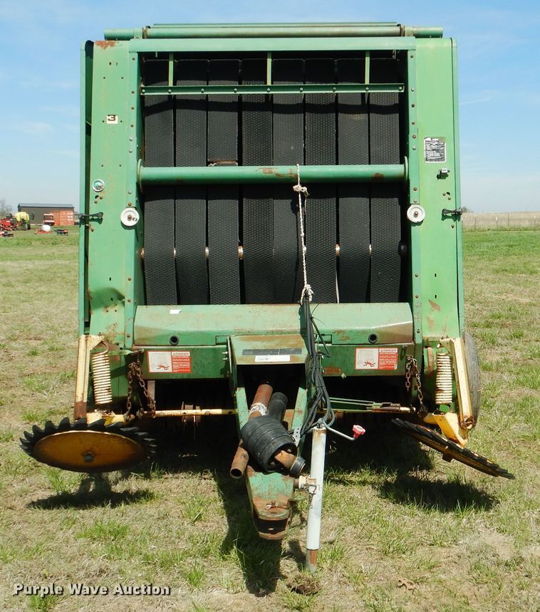 image for item ES9608 John Deere 535 round baler