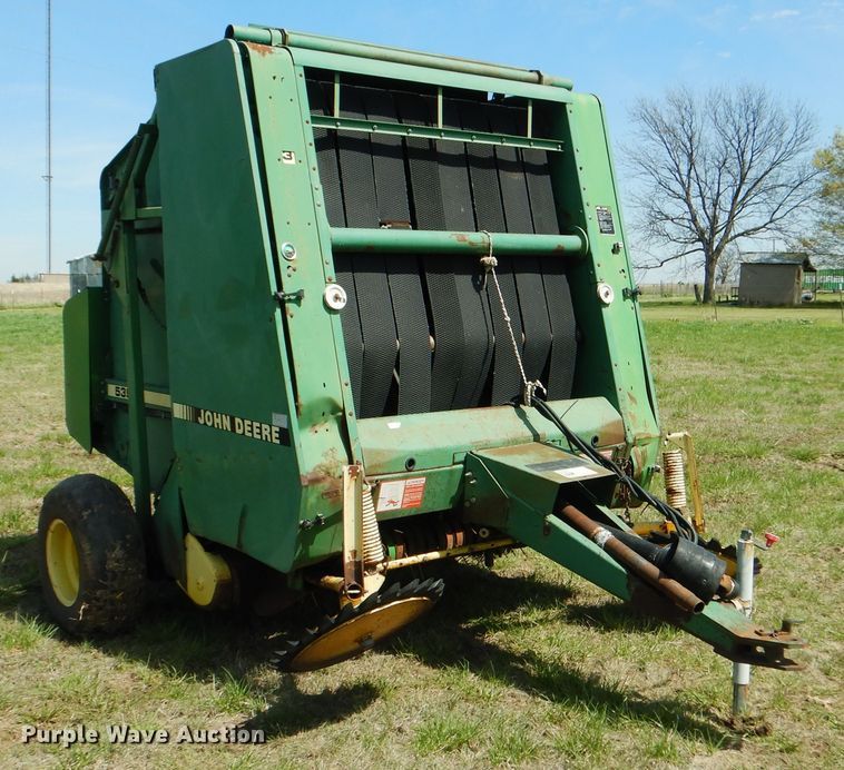 image for item ES9608 John Deere 535 round baler