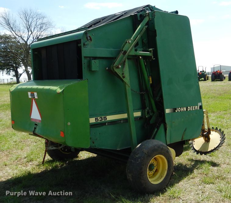 image for item ES9608 John Deere 535 round baler