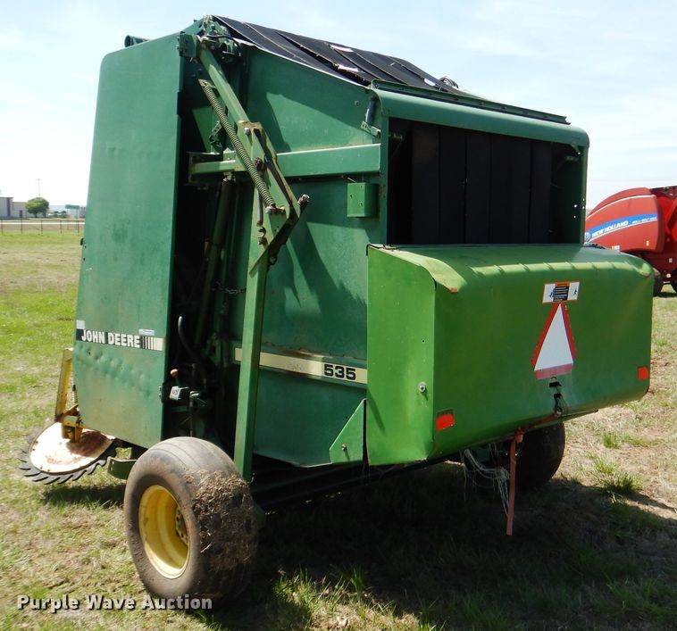 image for item ES9608 John Deere 535 round baler
