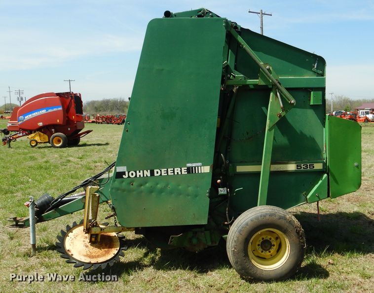 image for item ES9608 John Deere 535 round baler