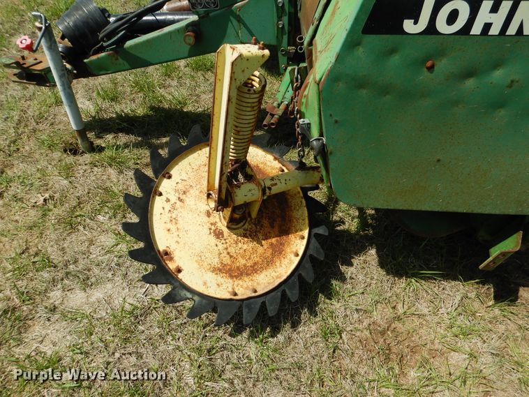 image for item ES9608 John Deere 535 round baler