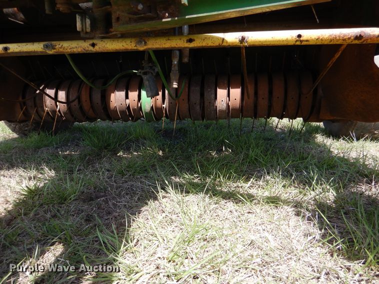 image for item ES9608 John Deere 535 round baler