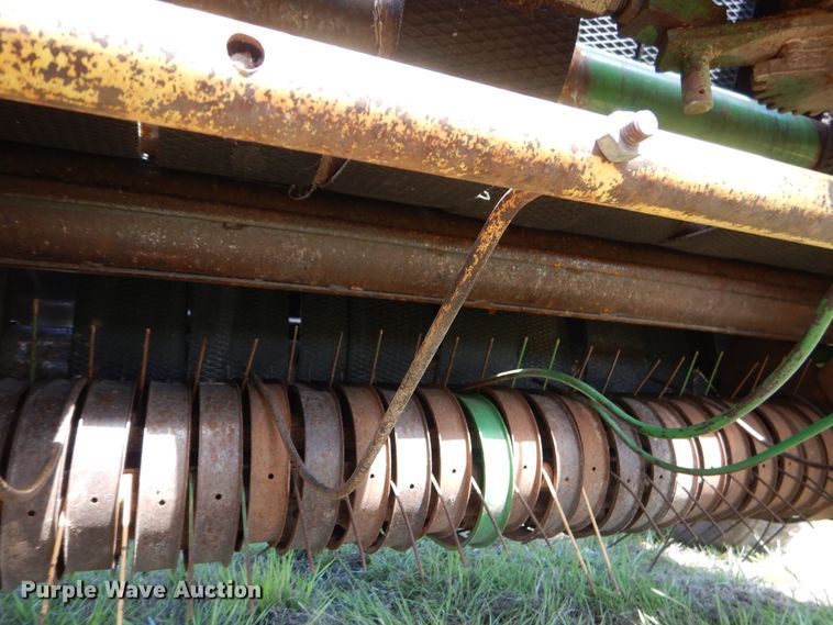 image for item ES9608 John Deere 535 round baler