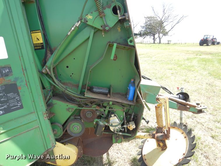 image for item ES9608 John Deere 535 round baler