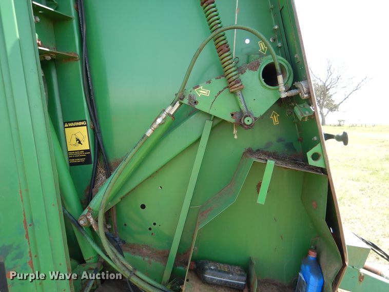 image for item ES9608 John Deere 535 round baler
