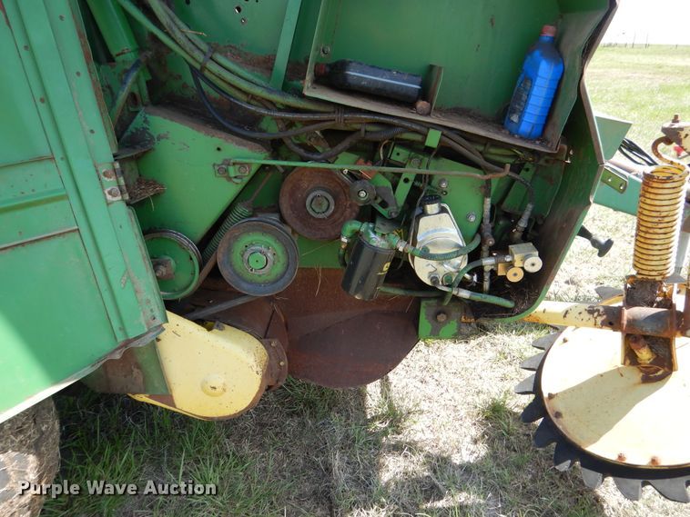 image for item ES9608 John Deere 535 round baler