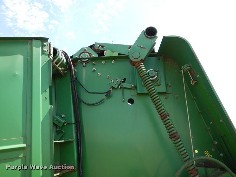 image for item ES9608 John Deere 535 round baler