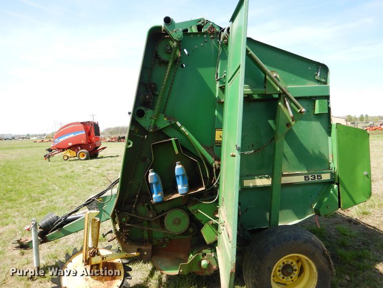 image for item ES9608 John Deere 535 round baler