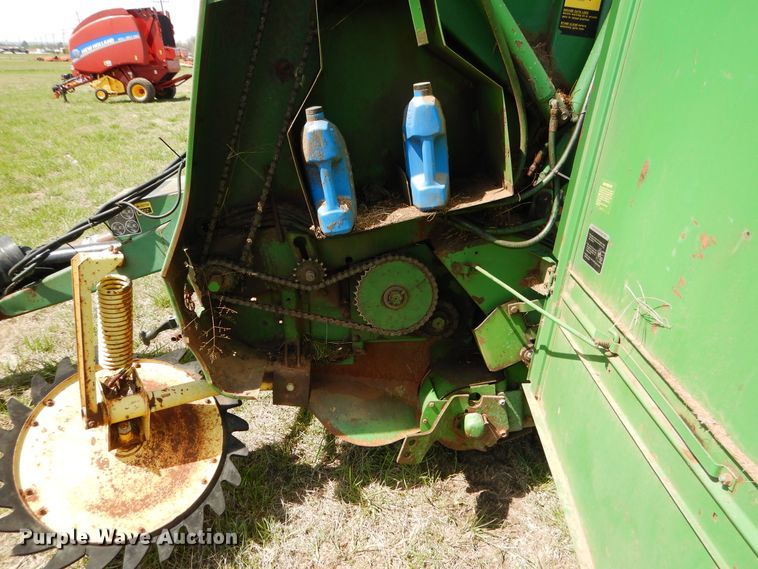 image for item ES9608 John Deere 535 round baler