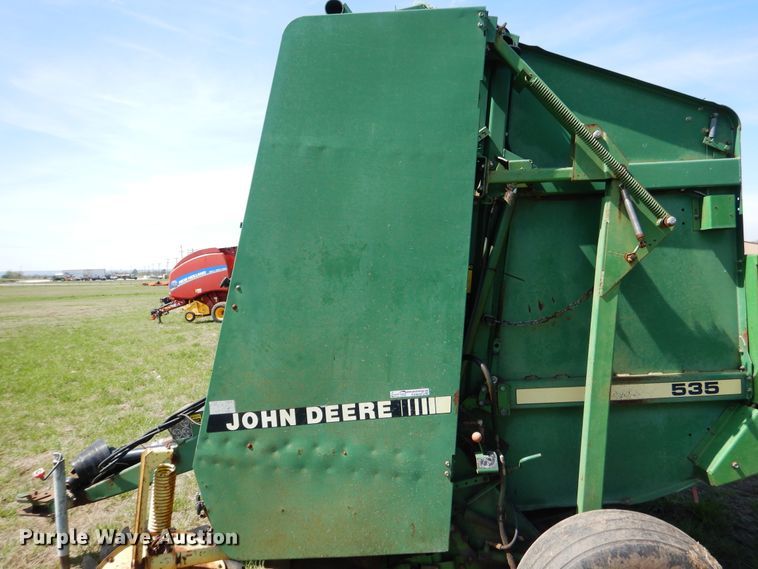 image for item ES9608 John Deere 535 round baler