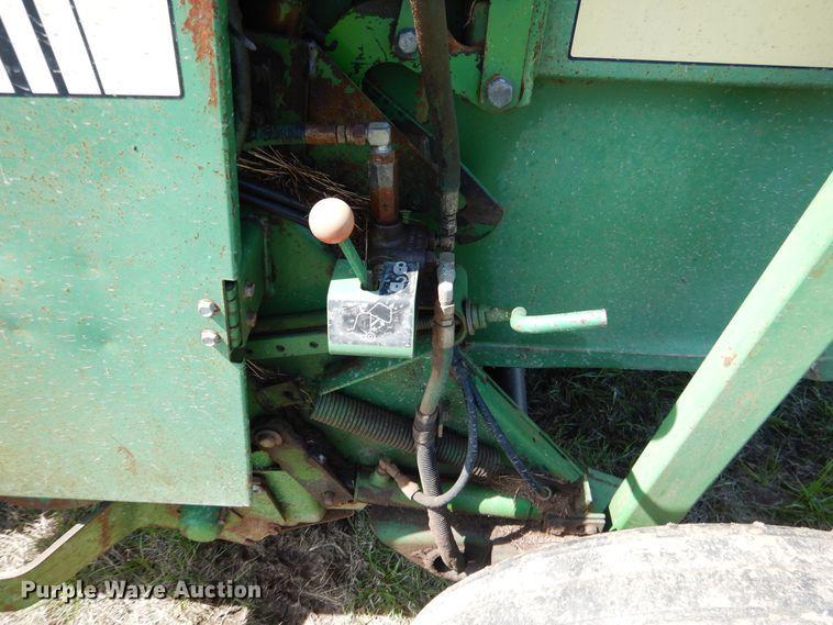 image for item ES9608 John Deere 535 round baler