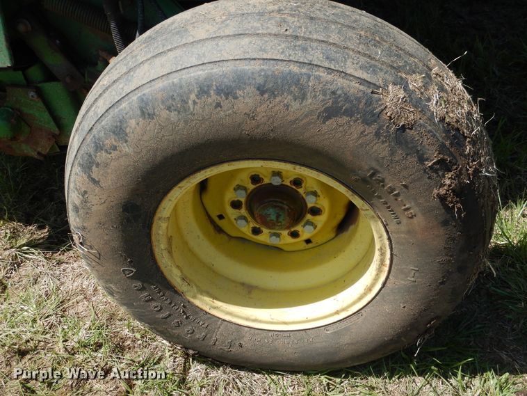 image for item ES9608 John Deere 535 round baler