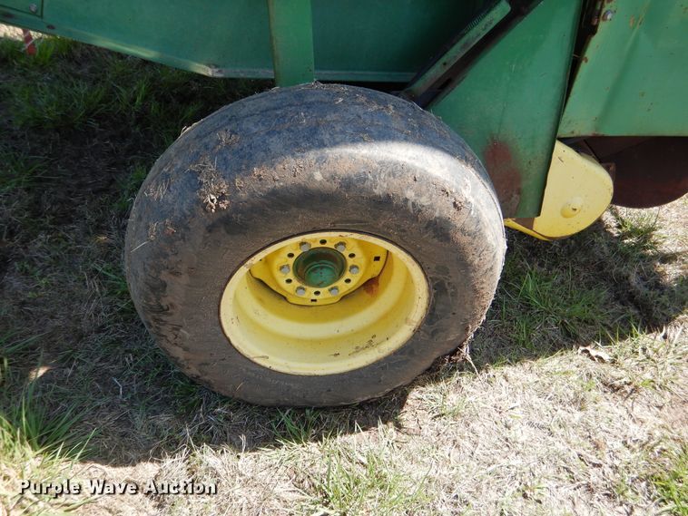 image for item ES9608 John Deere 535 round baler