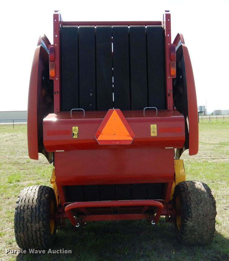 image for item ES9609 2016 New Holland Rollbelt 460 round baler