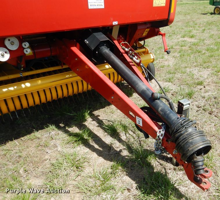 image for item ES9609 2016 New Holland Rollbelt 460 round baler
