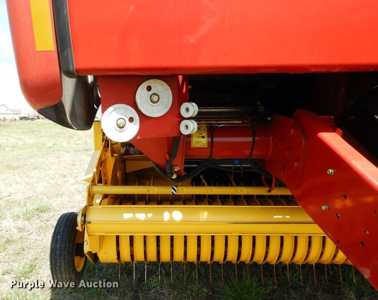 image for item ES9609 2016 New Holland Rollbelt 460 round baler