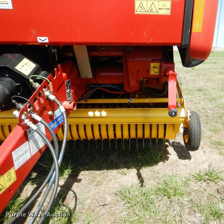 image for item ES9609 2016 New Holland Rollbelt 460 round baler