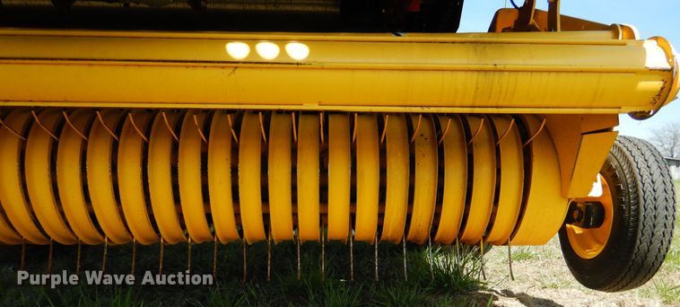 image for item ES9609 2016 New Holland Rollbelt 460 round baler
