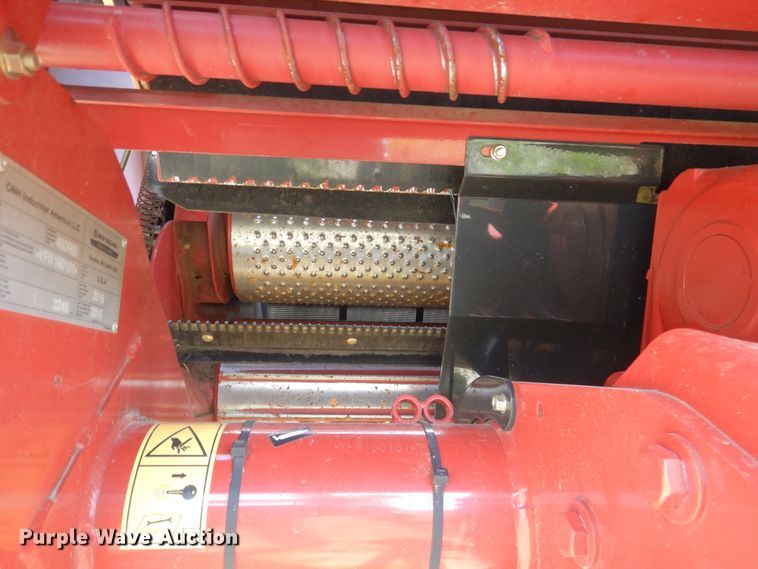 image for item ES9609 2016 New Holland Rollbelt 460 round baler