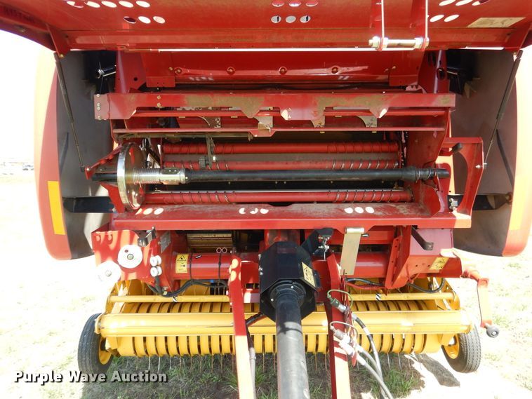 image for item ES9609 2016 New Holland Rollbelt 460 round baler