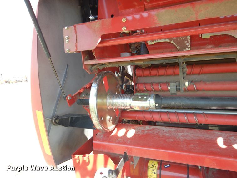 image for item ES9609 2016 New Holland Rollbelt 460 round baler