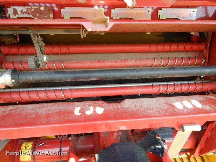 image for item ES9609 2016 New Holland Rollbelt 460 round baler