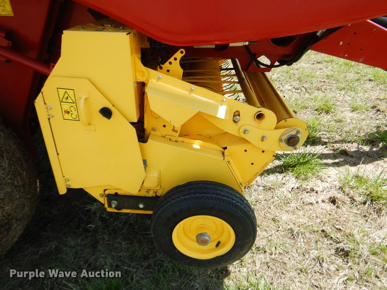 image for item ES9609 2016 New Holland Rollbelt 460 round baler