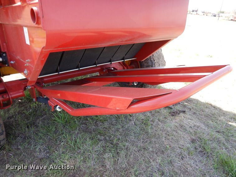 image for item ES9609 2016 New Holland Rollbelt 460 round baler