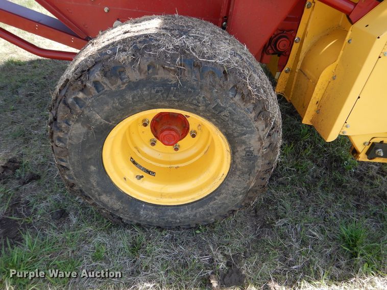 image for item ES9609 2016 New Holland Rollbelt 460 round baler