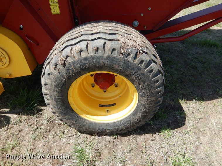 image for item ES9609 2016 New Holland Rollbelt 460 round baler