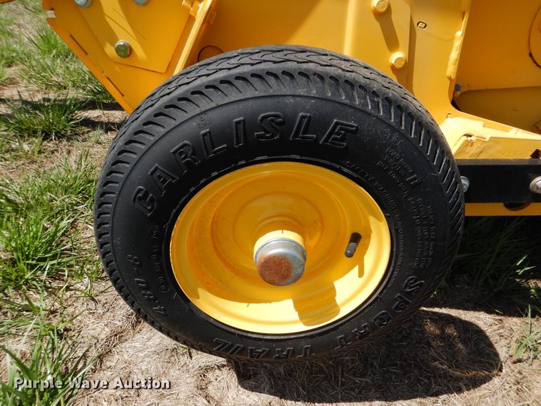 image for item ES9609 2016 New Holland Rollbelt 460 round baler