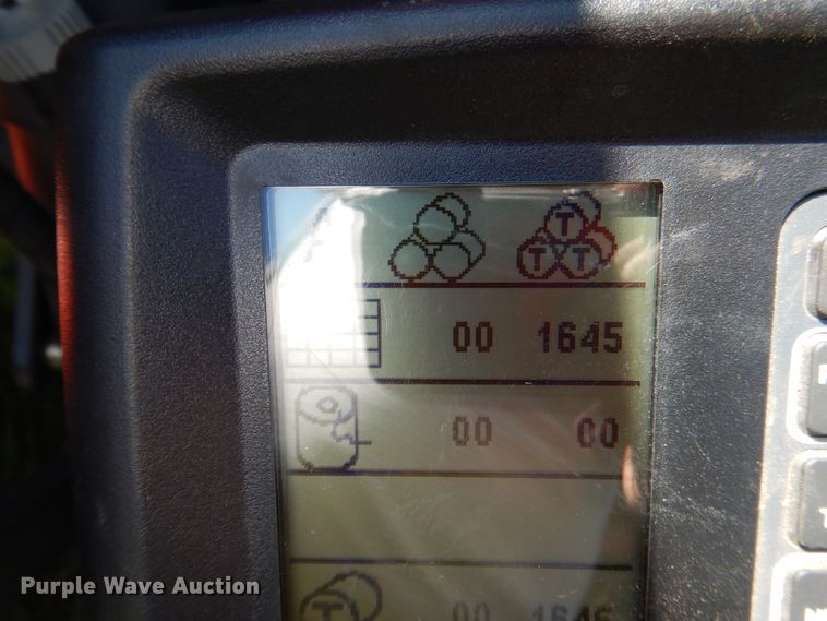 image for item ES9609 2016 New Holland Rollbelt 460 round baler